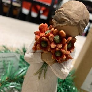 Willow Tree Figurine - Surrounded by Love